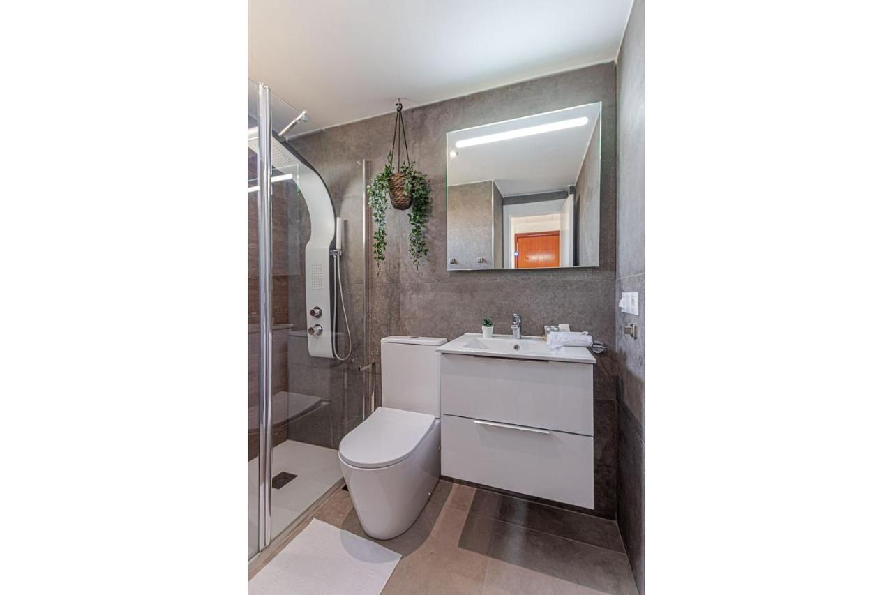 Beachfront With Spectacular Views And Swimming Pool Benalmadena Exterior photo