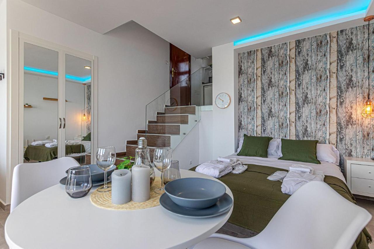 Beachfront With Spectacular Views And Swimming Pool Benalmadena Exterior photo