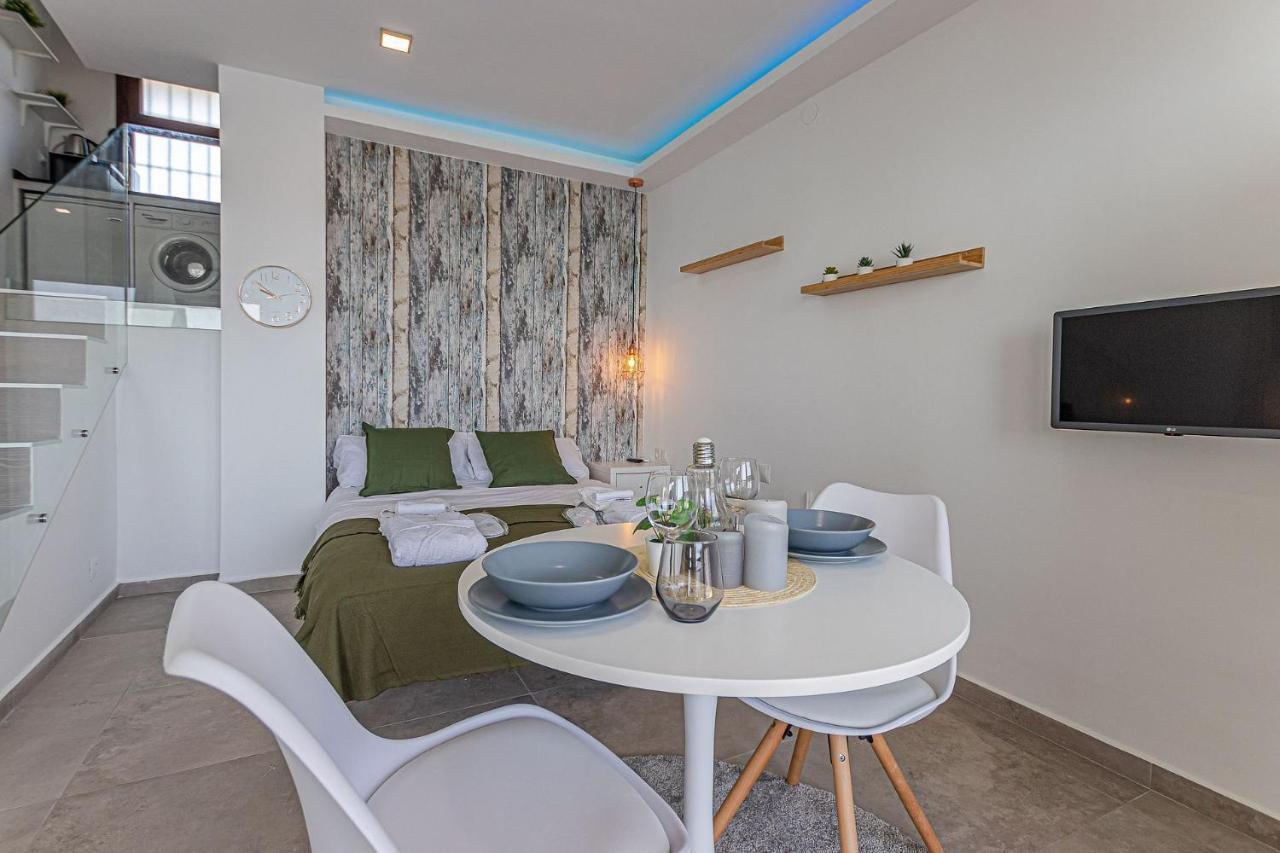 Beachfront With Spectacular Views And Swimming Pool Benalmadena Exterior photo