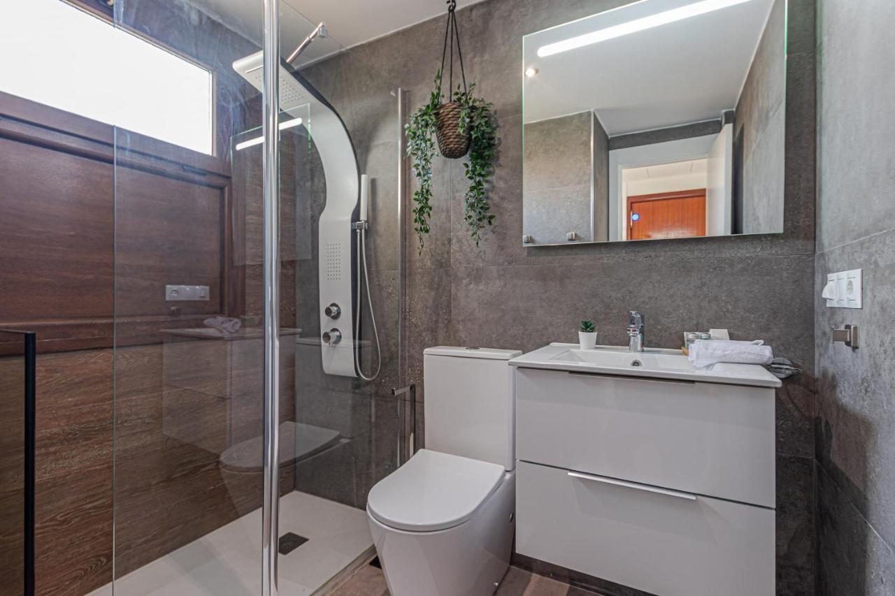 Beachfront With Spectacular Views And Swimming Pool Benalmadena Exterior photo
